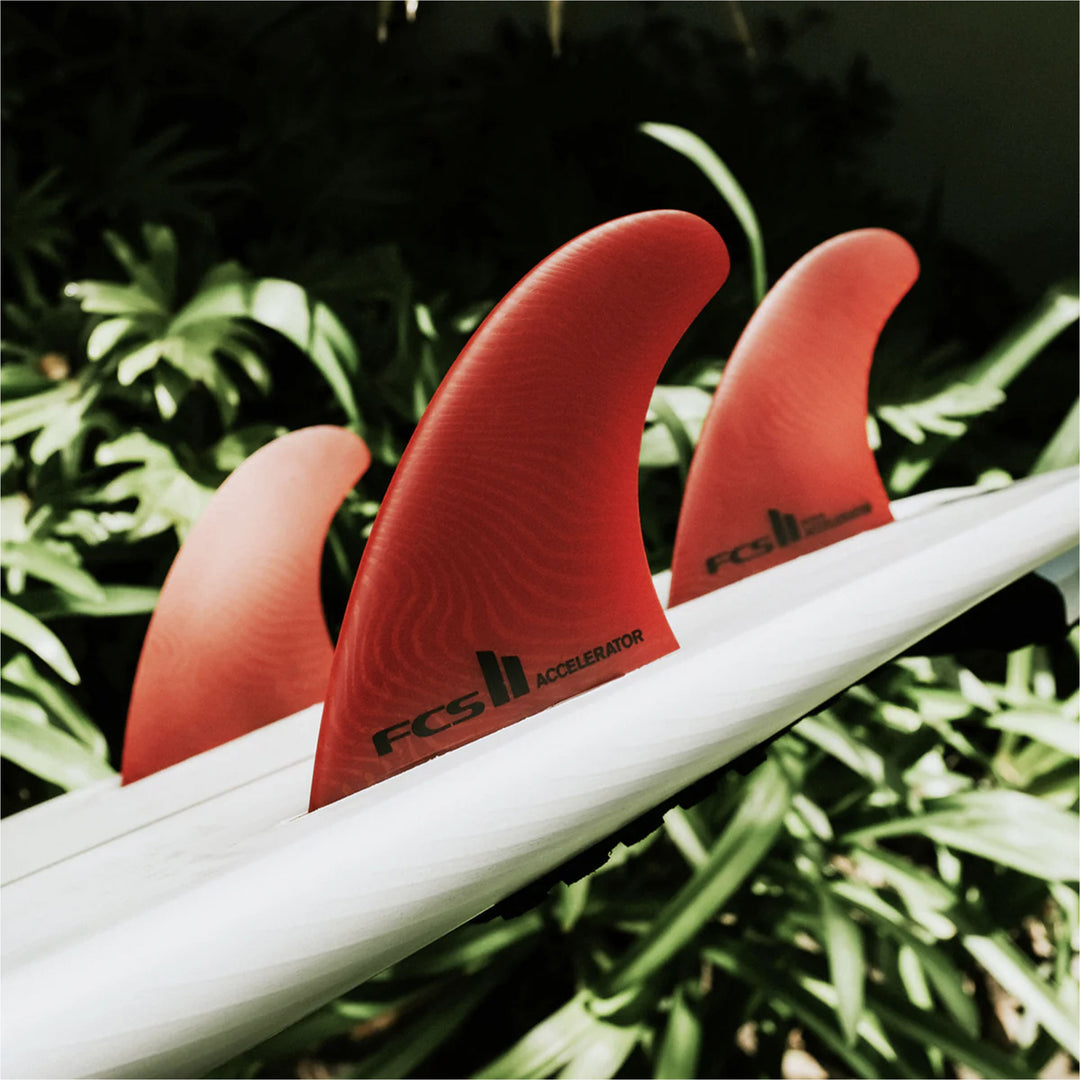 FCS II Accelerator Neo Glass Tri Fins Red - Large